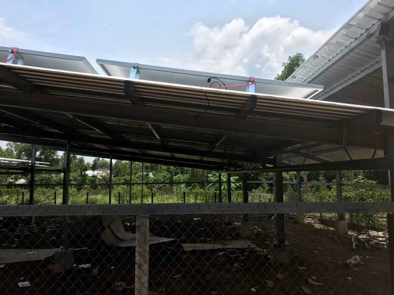 Hình ảnh Solar Đức Thiên Phát thi công phần khung tấm pin 