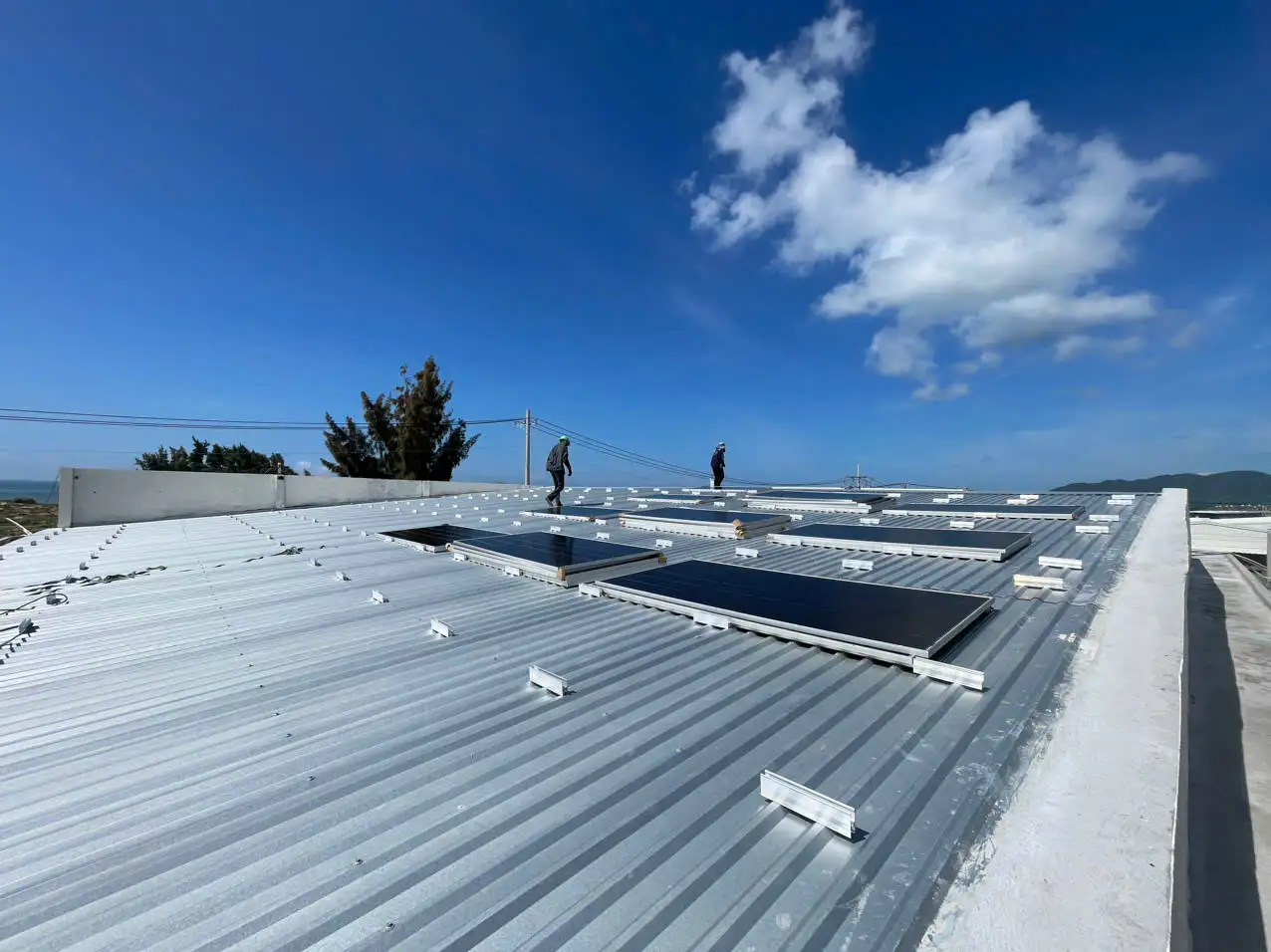 hinh chuan bi pin tren mai